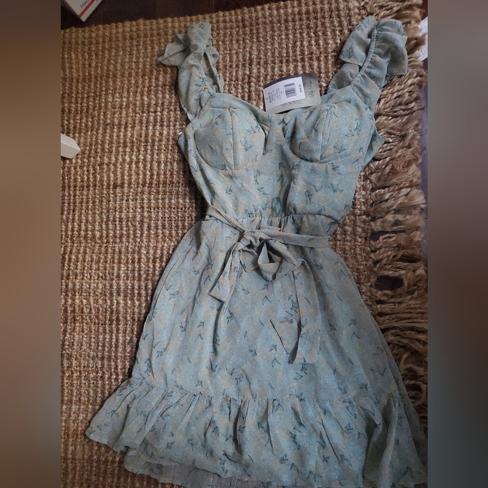 Ruffled sleeves skater dress very lightweight with build in cups New Lar…